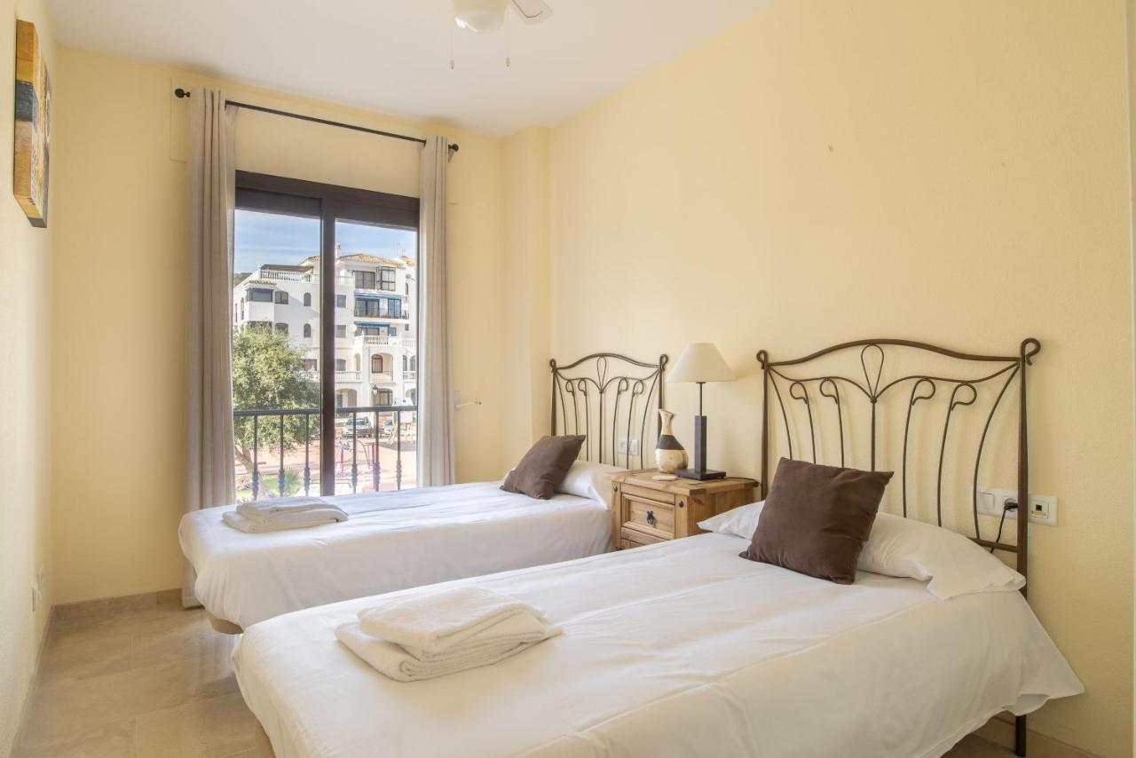 2261-Superb Apt On The Beach, On Duquesa Harbour Manilva Extérieur photo
